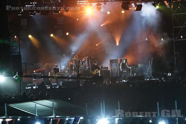 THE CURE - 2005-08-13 - SAINT MALO - Fort de St Pere - Robert James Smith - Simon Jonathon Gallup - Jason Toop Cooper - Paul Stephen Thompson